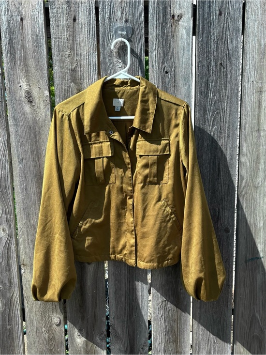 a new day Jackets & Blazers - Women's Olive Golden Utility Shirt Jacket
